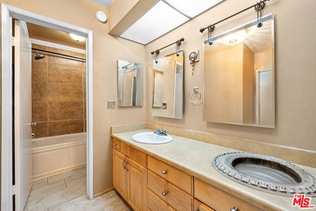 5651 Sumner Way 203, Culver City, CA 90230