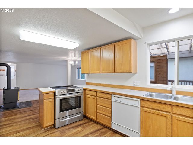 3607 Nw PORT Ave, Lincoln City, OR 97367