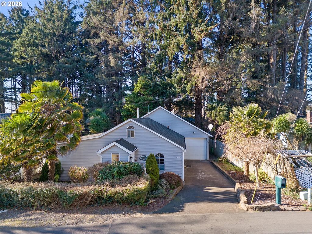 3607 Nw PORT Ave, Lincoln City, OR 97367