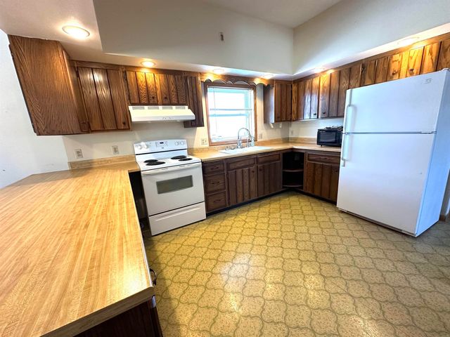 421 E Main Street, Ossian, IA 52161