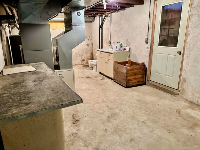 421 E Main Street, Ossian, IA 52161