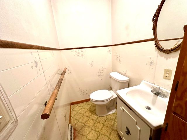 421 E Main Street, Ossian, IA 52161