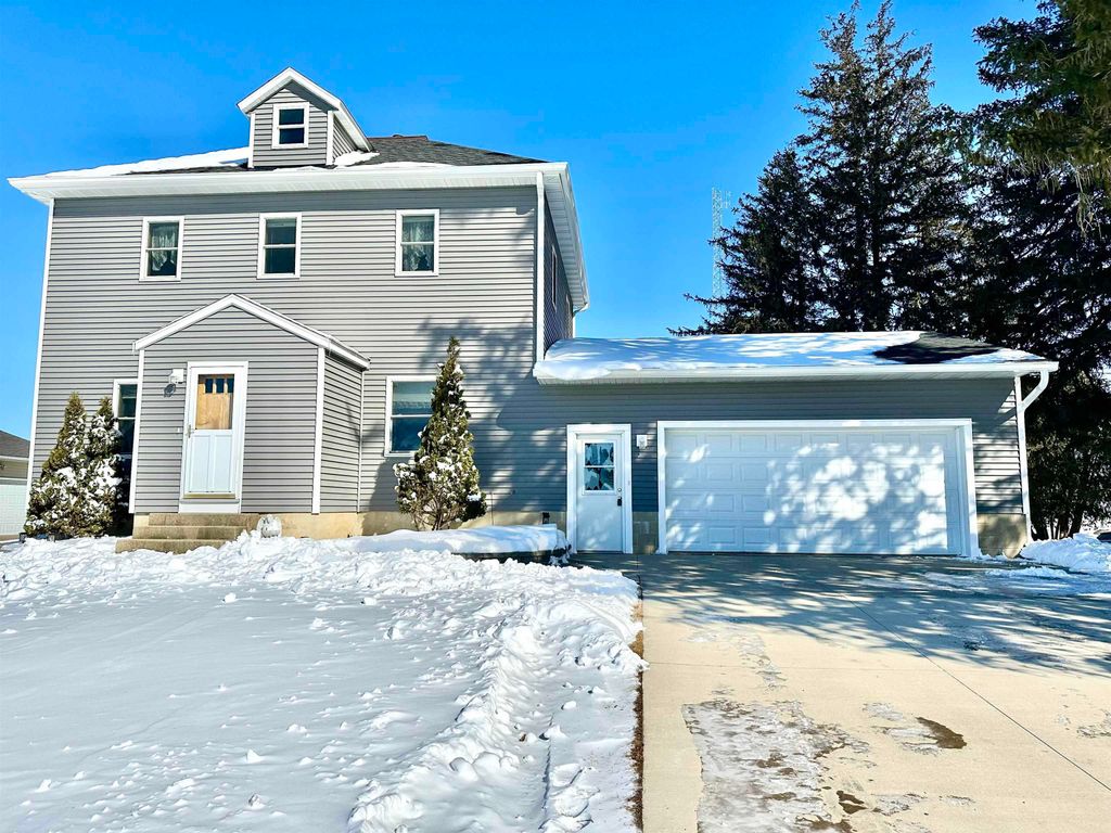 421 E Main Street, Ossian, IA 52161