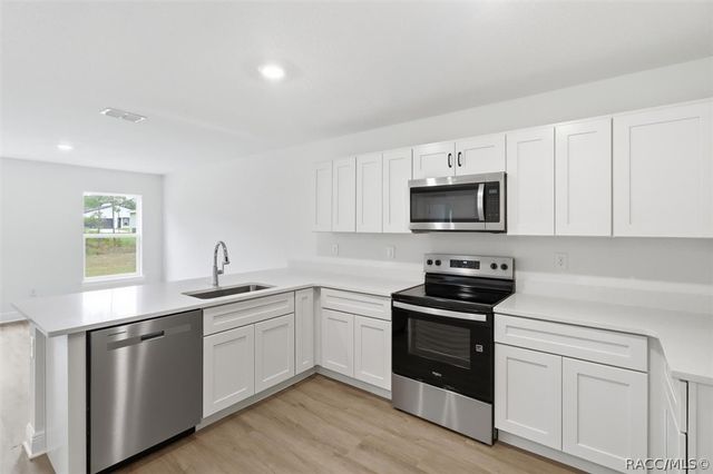 7982 N Susan Avenue, Dunnellon, FL 34433