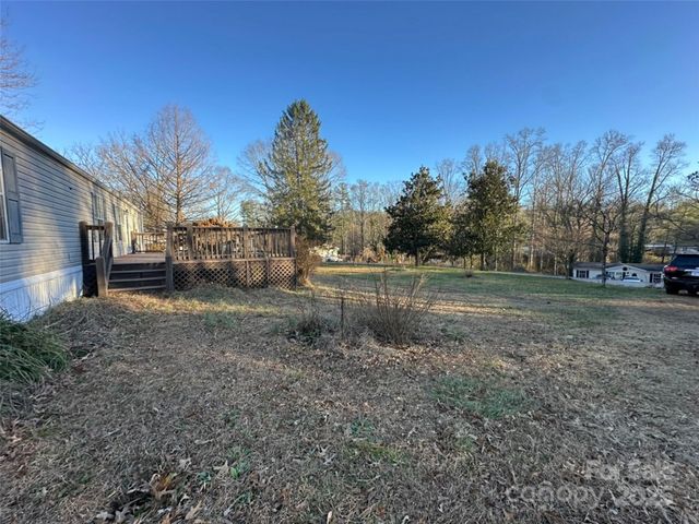 200 Rolling Oaks Drive, Hendersonville, NC 28791