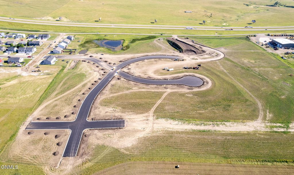 4515 Blackstone Lane NW, Mandan, ND 58554 photo 3