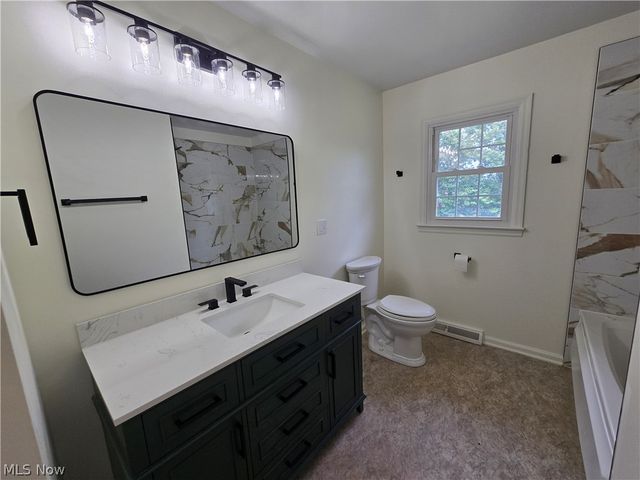 52 Meadow Ln Circle, Parkersburg, WV 26101
