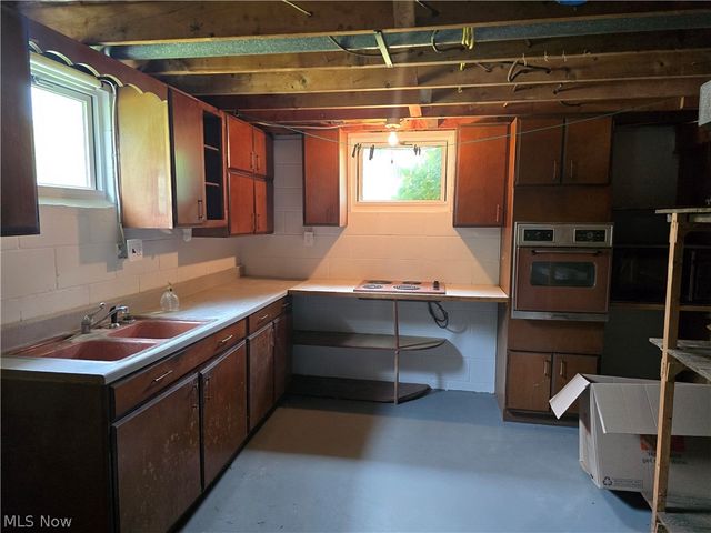 52 Meadow Ln Circle, Parkersburg, WV 26101