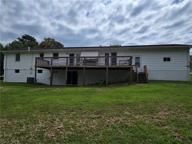52 Meadow Ln Circle, Parkersburg, WV 26101