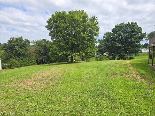 52 Meadow Ln Circle, Parkersburg, WV 26101