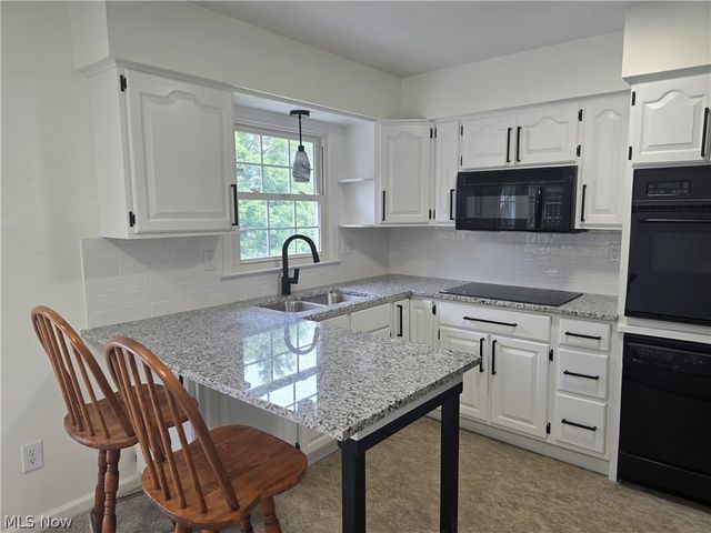 52 Meadow Ln Circle, Parkersburg, WV 26101