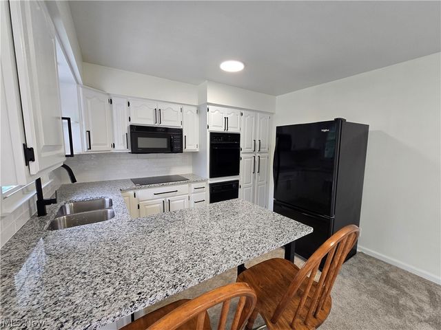 52 Meadow Ln Circle, Parkersburg, WV 26101