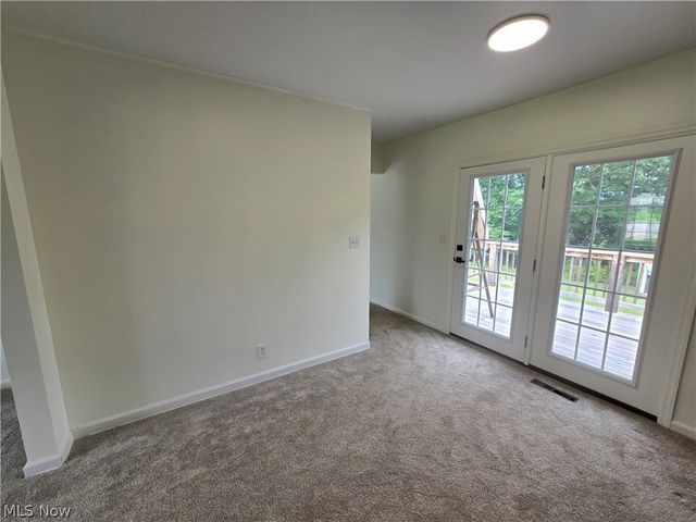 52 Meadow Ln Circle, Parkersburg, WV 26101