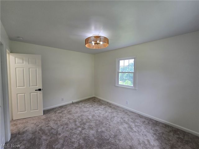 52 Meadow Ln Circle, Parkersburg, WV 26101