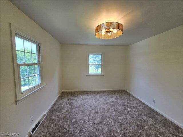 52 Meadow Ln Circle, Parkersburg, WV 26101