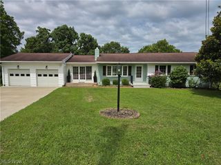 52 Meadow Ln Circle, Parkersburg, WV 26101