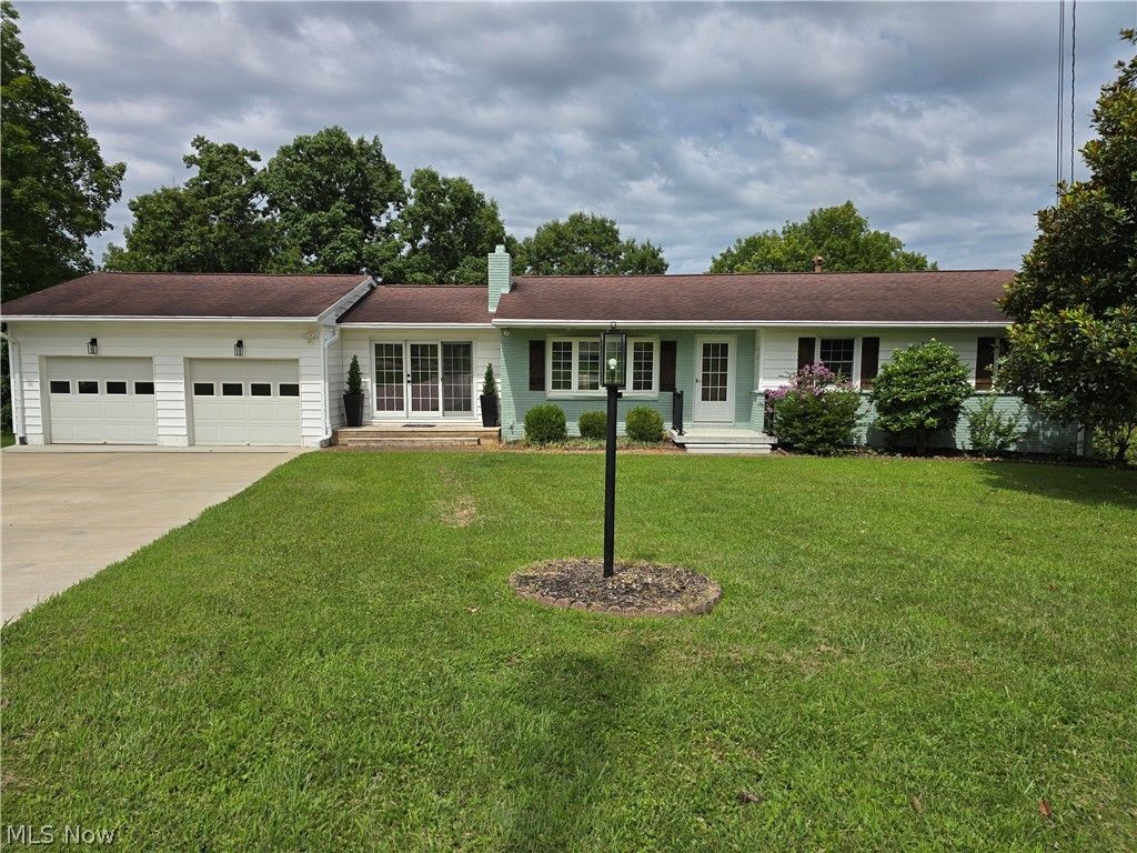 52 Meadow Ln Circle, Parkersburg, WV 26101