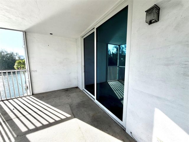 3660 NE 166th St 301 +40' Deeded Dock, North Miami Beach, FL 33160