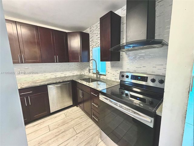 3660 NE 166th St 301 +40' Deeded Dock, North Miami Beach, FL 33160