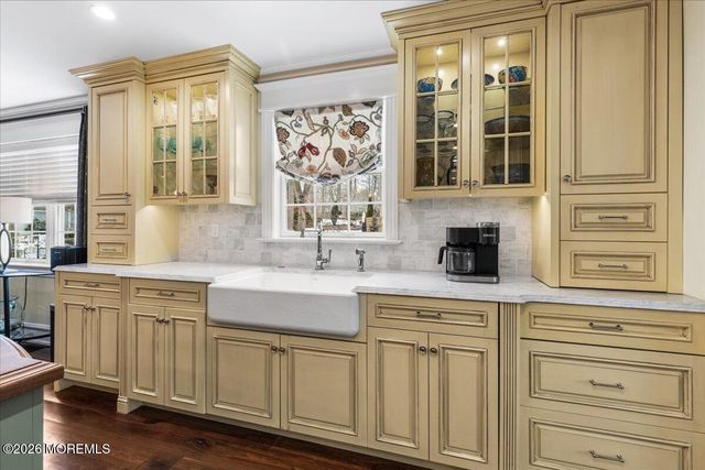 27 Fox Hill Road, Middletown, NJ 07748
