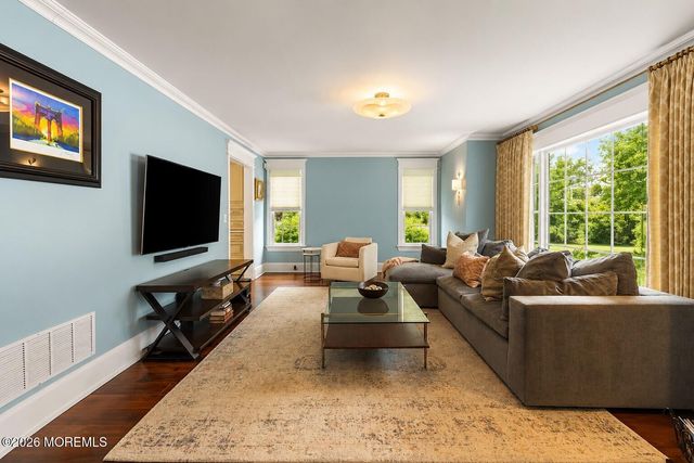 27 Fox Hill Road, Middletown, NJ 07748