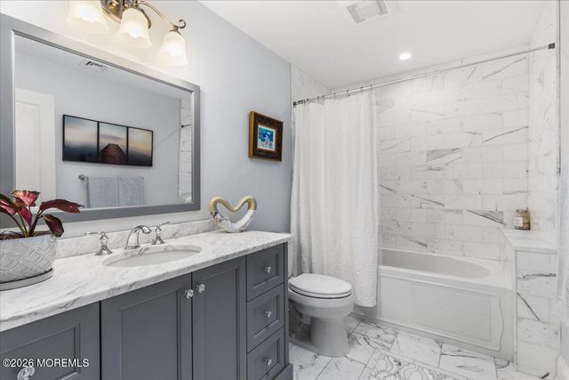 27 Fox Hill Road, Middletown, NJ 07748