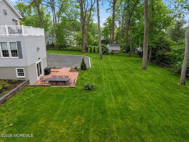 27 Fox Hill Road, Middletown, NJ 07748