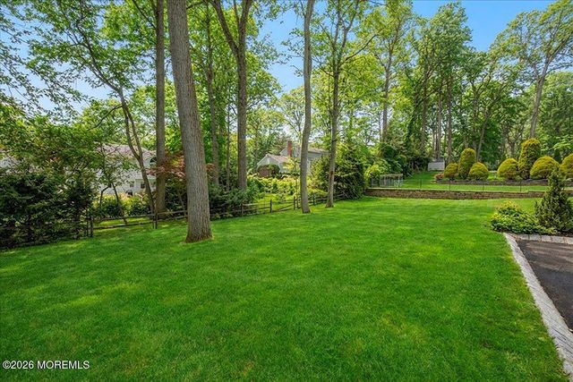 27 Fox Hill Road, Middletown, NJ 07748