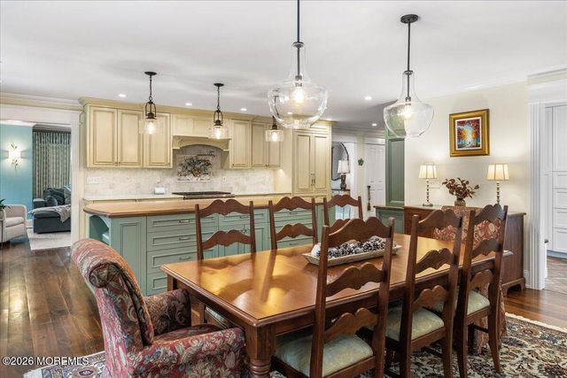 27 Fox Hill Road, Middletown, NJ 07748