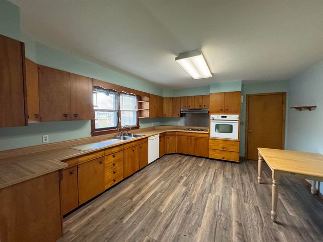 1607 Salzer, Charles City, IA 50616