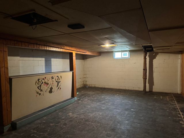 1607 Salzer, Charles City, IA 50616