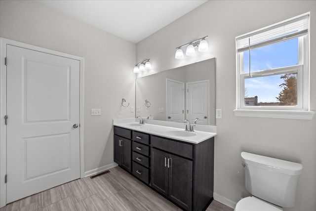 7911 W Oakwood WAY, Franklin, WI 53132