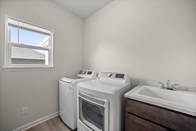 7911 W Oakwood WAY, Franklin, WI 53132