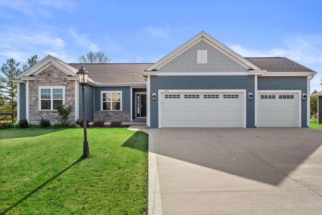 7911 W Oakwood WAY, Franklin, WI 53132