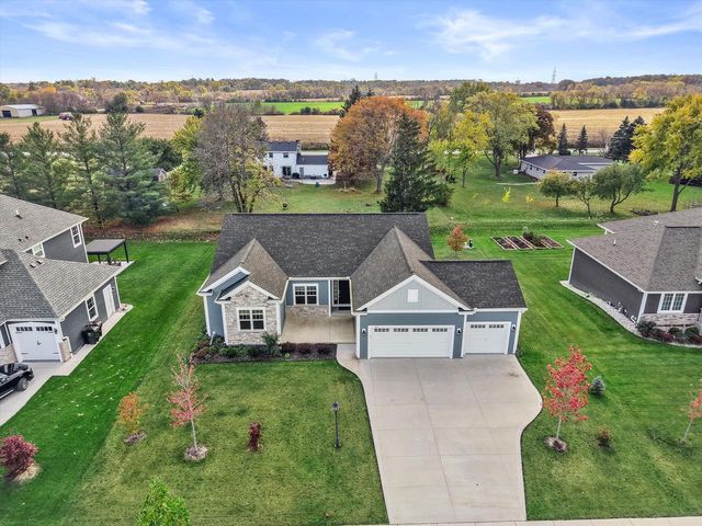 7911 W Oakwood WAY, Franklin, WI 53132