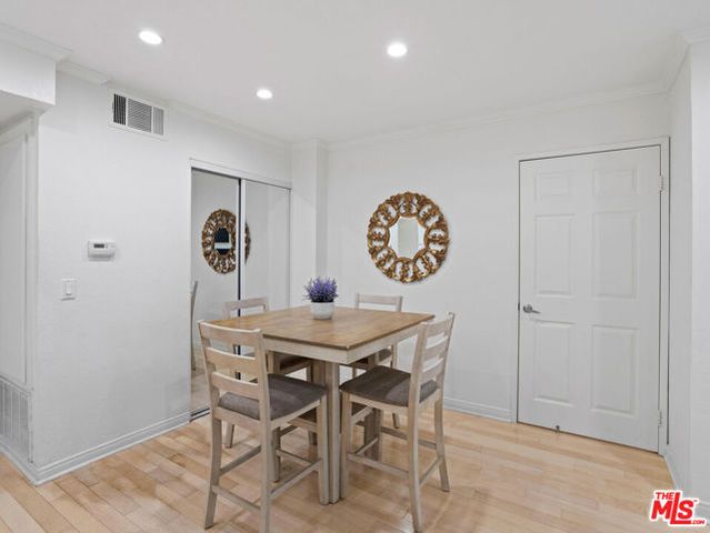 21520 Burbank Boulevard 112, Woodland Hills (los Angeles), CA 91367