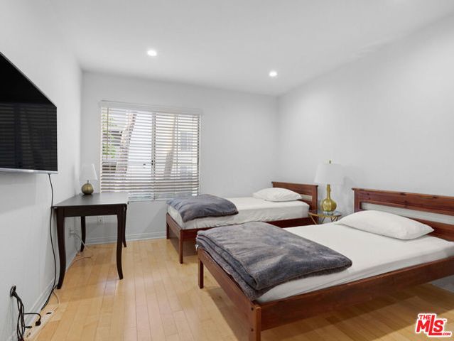 21520 Burbank Boulevard 112, Woodland Hills (los Angeles), CA 91367