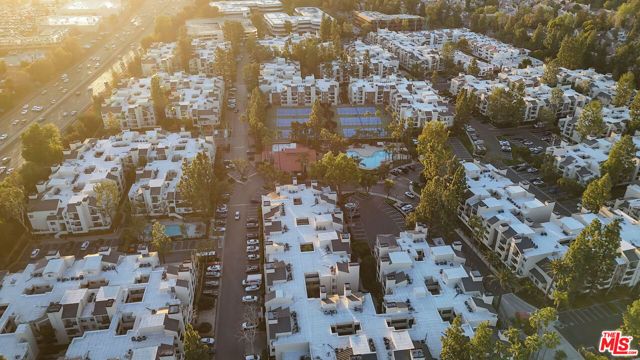 21520 Burbank Boulevard 112, Woodland Hills (los Angeles), CA 91367