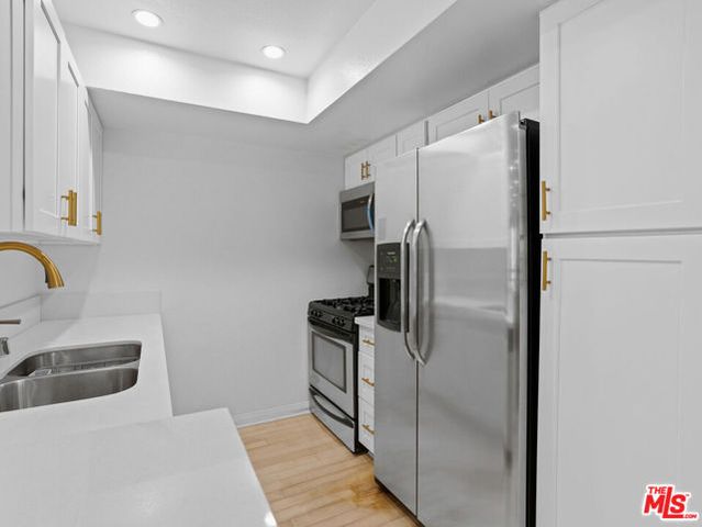 21520 Burbank Boulevard 112, Woodland Hills (los Angeles), CA 91367