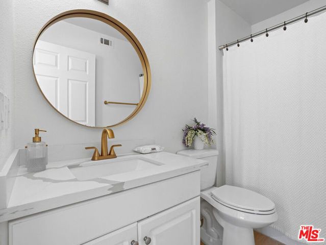 21520 Burbank Boulevard 112, Woodland Hills (los Angeles), CA 91367