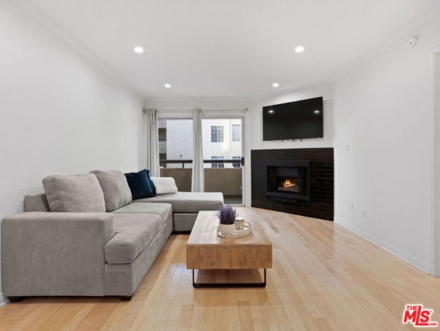 21520 Burbank Boulevard 112, Woodland Hills (los Angeles), CA 91367