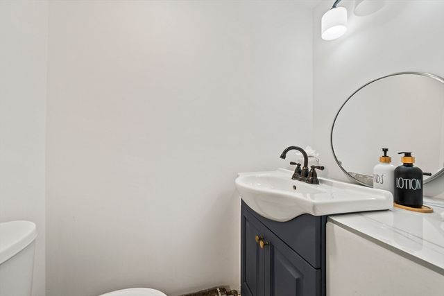 4 Thach, Barnstable, MA 02601