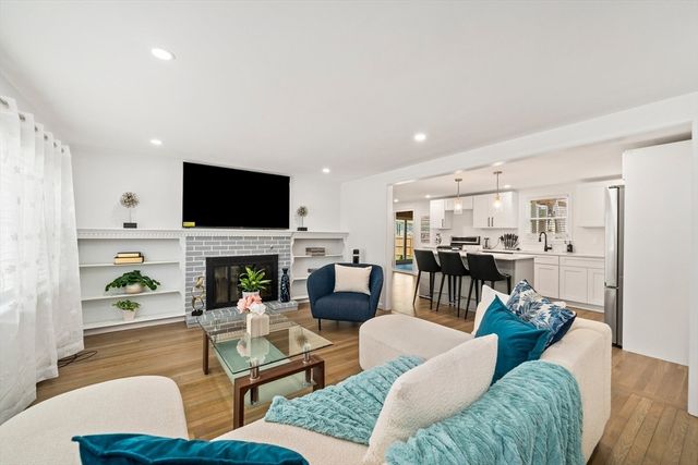 4 Thach, Barnstable, MA 02601