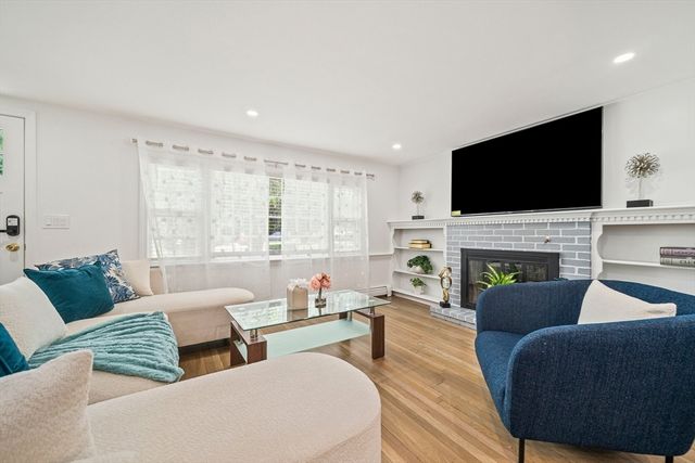 4 Thach, Barnstable, MA 02601