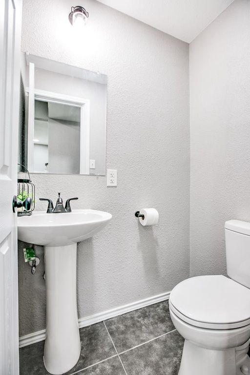 Image 15 of property listing at 6622 Knickerbocker Rd, San Angelo, TX 76904