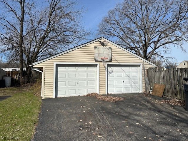 220 Carnegie Avenue, Austintown, OH 44515