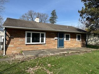 220 Carnegie Avenue, Austintown, OH 44515