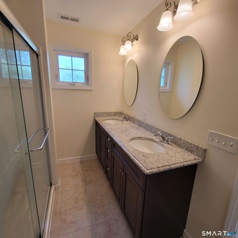 19 Oak Meadows Drive 19, Brookfield, CT 06804