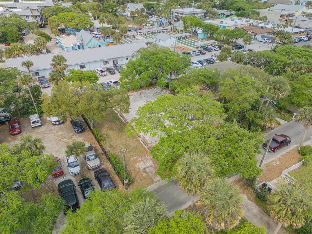 Image 12 of property listing at 214 COLUMBUS AVENUE, New Smyrna Beach, FL 32169