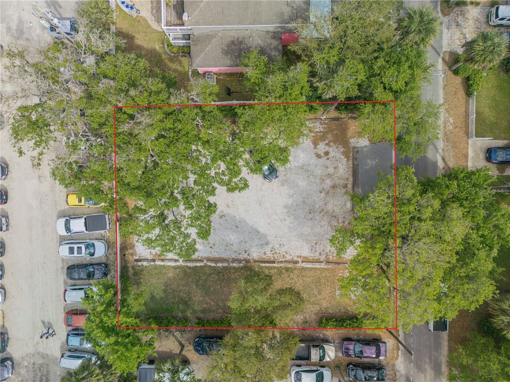 Image 15 of property listing at 214 COLUMBUS AVENUE, New Smyrna Beach, FL 32169